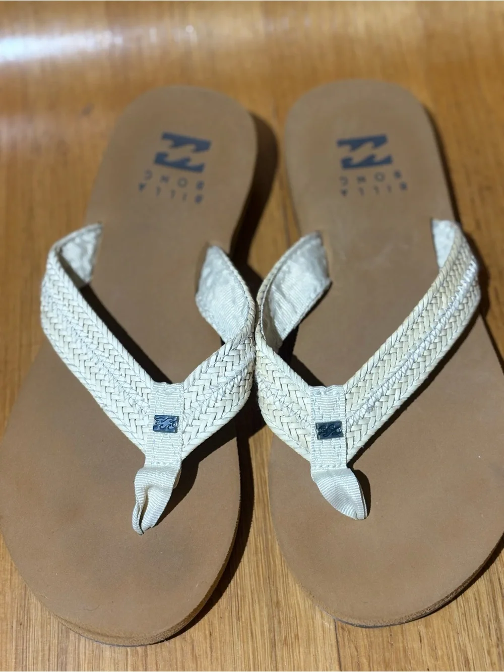 Billabong Kai Sandals in tan with a braided white vegan leather strap. Size 7